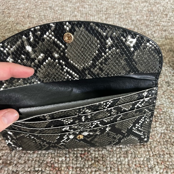 Francescas Victoria Rectangle Snake Print Wallet - Picture 6 of 7